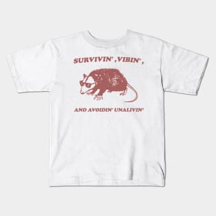 Possum Meme shirt, survivin' vibin' and avoidin' unalivin' Kids T-Shirt